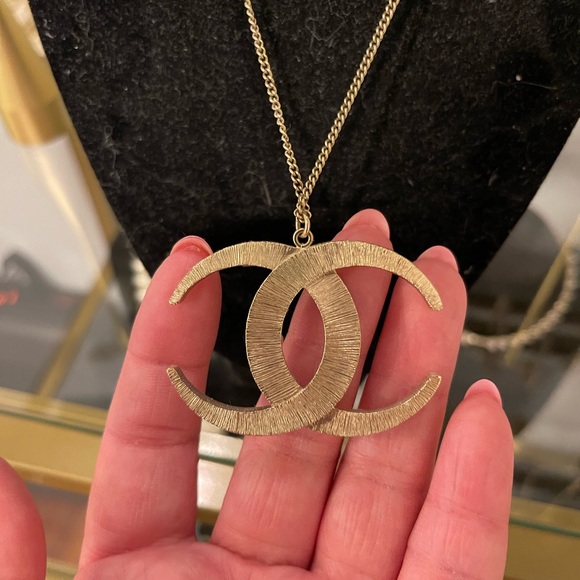 💛✨Gorgeous Chanel Earrings & Necklace Duo✨💛 - Picture 7 of 11